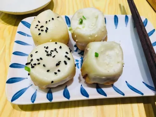 Pan-fried pork buns (Shengjian mantou)