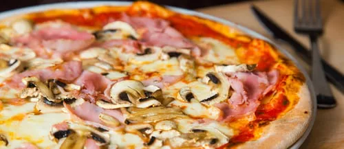 Prosciutto e funghi pizza