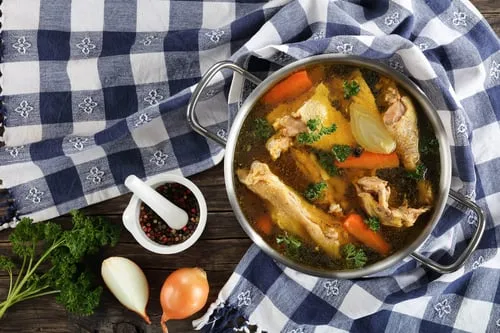 Old Vienna-Style Chicken Soup (Alt-Wiener Suppenhuhn)