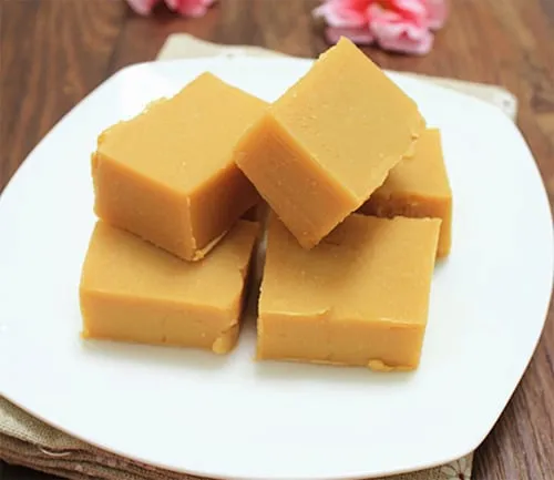 Mung Bean Cake (Bánh đậu xanh)