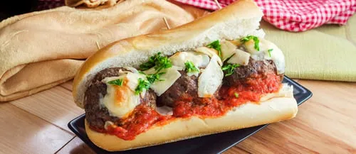 Bocadillo de albóndigas