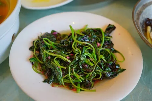 Stir-Fried Amaranth Leaves with Garlic (Chao hancai)