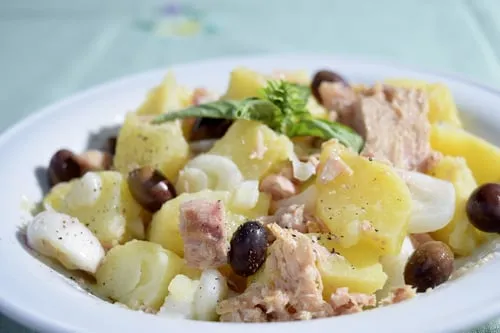 Potato and Tuna Salad (Ensalada de patatas con atún)