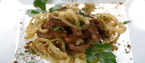 Foie de veau à la Lyonnaise