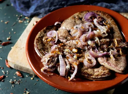 Higado encebollado