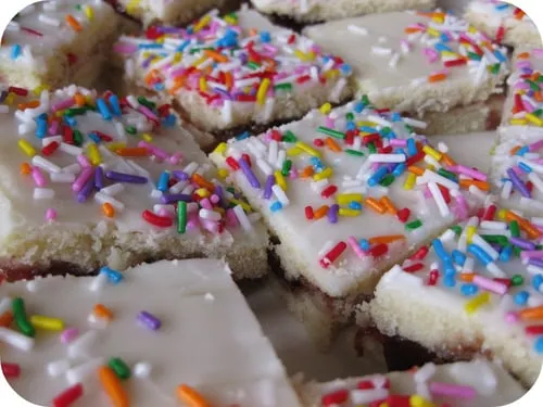 Raspberry Bars (Hindbærsnitter)