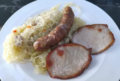Istarski ombolo i kobasice s kiselim kupusom