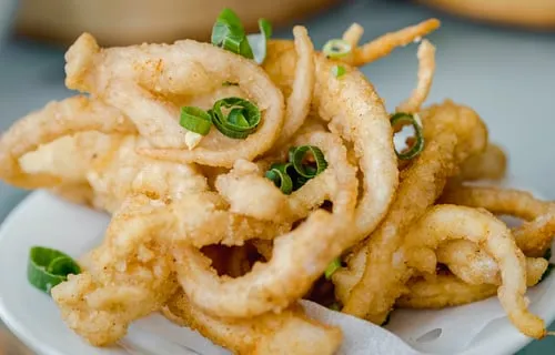 Salt-and-pepper squid (Jiao yan you yu)