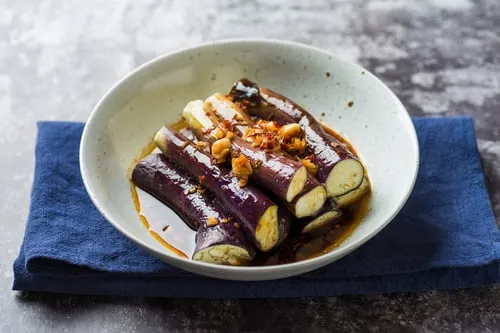 Cool Steamed Eggplant with a Garlicky Dressing (Liang ban qie zi)