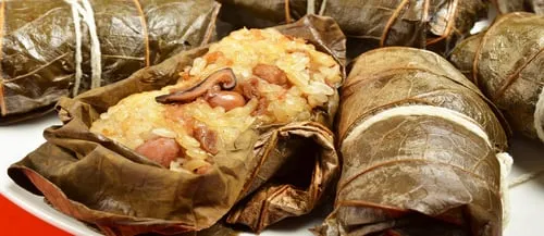 Lotus leaf rice (Lo mai gai)