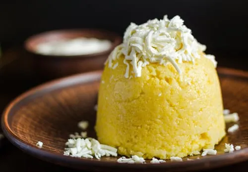 Mămăligă cu brânză