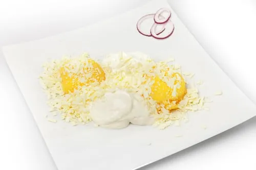 Mămăliguță cu brânză și smântănă