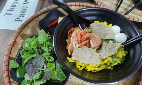 Quang-Style Noodles (Mì Quảng)