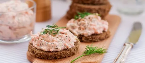 Mousse de saumon canapés