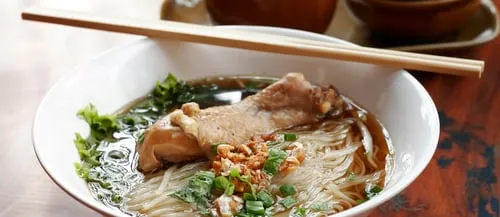 Crossing-the-Bridge Noodles (Guo qiao mi xian)