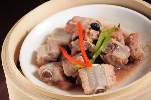 Steamed Pork Ribs (Pai gwut)
