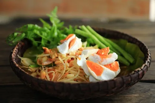 Papaya Salad (Som tam khai khem)