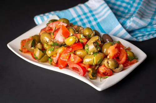 Zeytin salatası